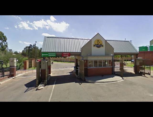 6 BEDROOM HOUSE FOR SALE IN MOOIKLOOF